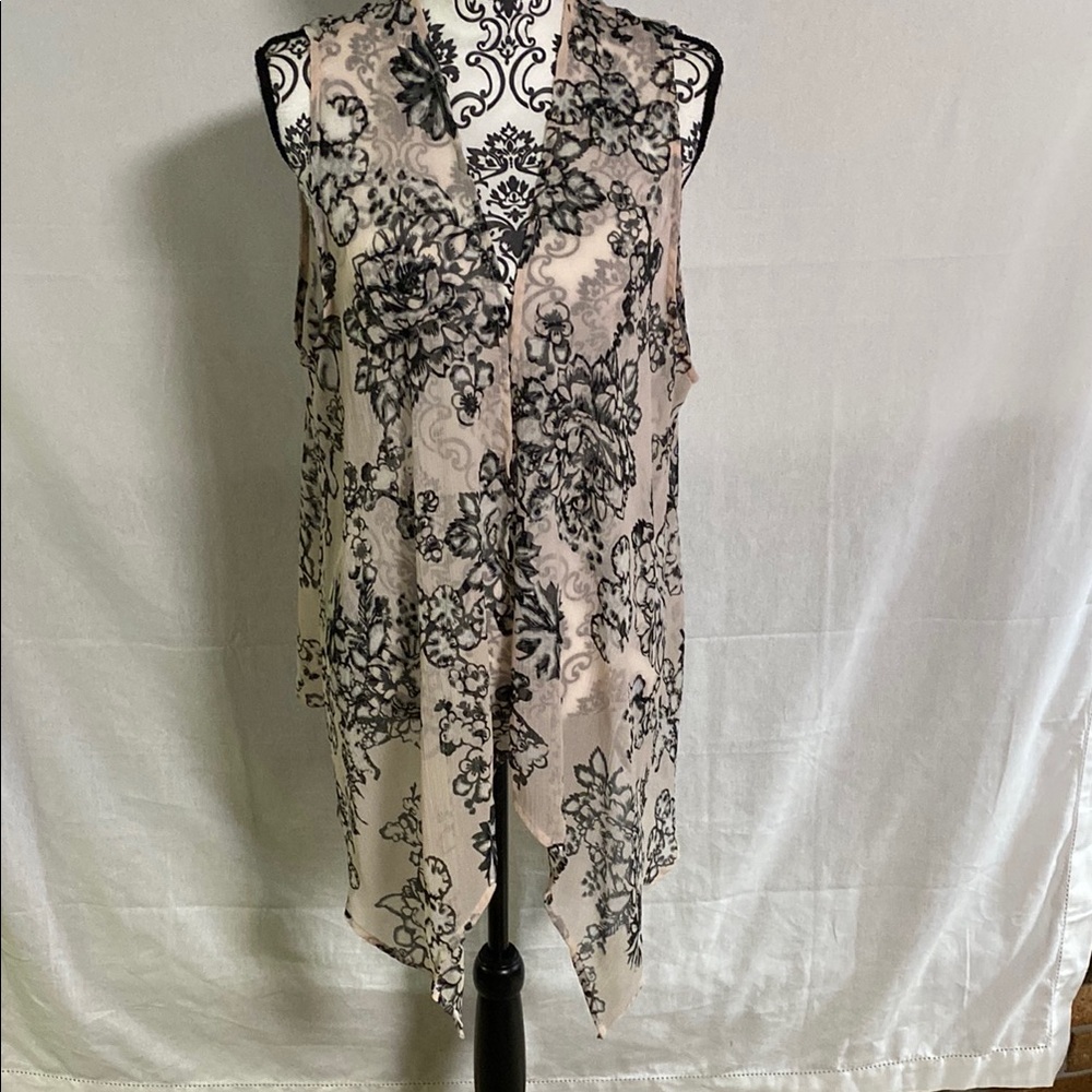 Chico's Black and Soft Pink Floral Vest Duster Open front waterfall cardigan EUC